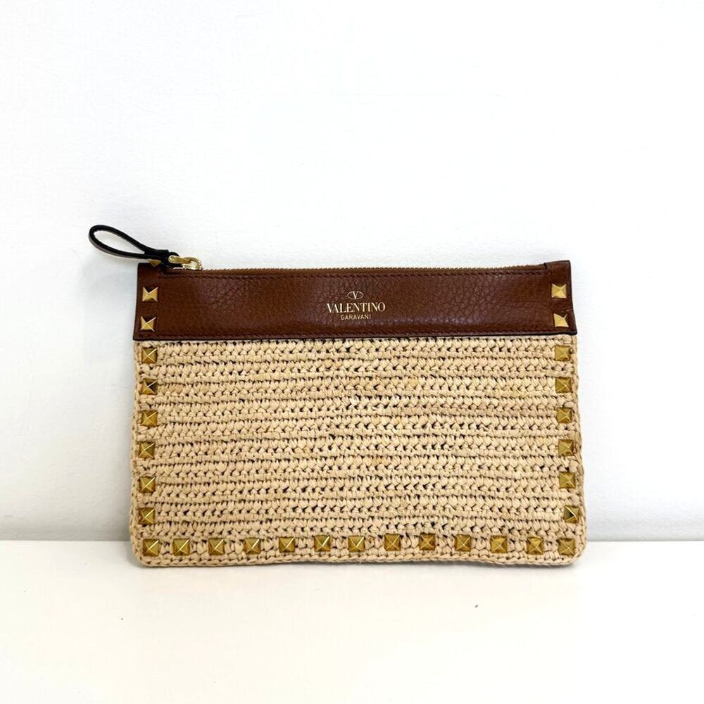 VALENTINO Rockstud Leather Trim Raffia Zip Pouch Clutch Gold Studded Brown Bag